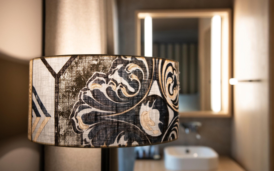 DETALLE LÁMPARA HABITACIÓN DOBLE ESTÁNDAR