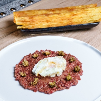 Steak tartar de filet de bou i ou amb puntes