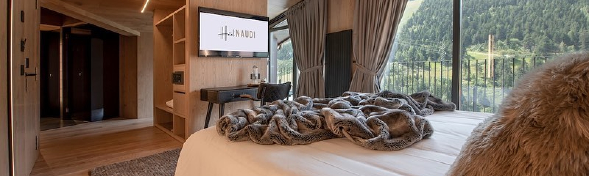 Hotel Naudi verano.jpg