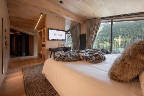 Hotel Naudi verano.jpg